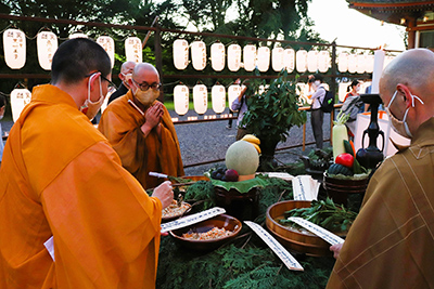 灯りに導かれる祈りの夜 ―世界遺産「醍醐寺」万灯会 特別拝観―