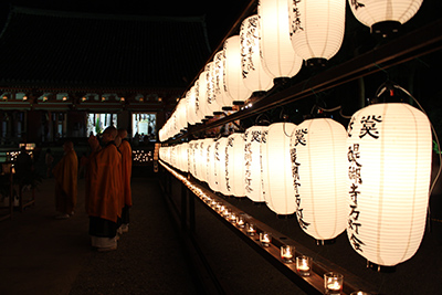 灯りに導かれる祈りの夜 ―世界遺産「醍醐寺」万灯会 特別拝観―