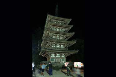 灯りに導かれる祈りの夜 ―世界遺産「醍醐寺」万灯会 特別拝観―